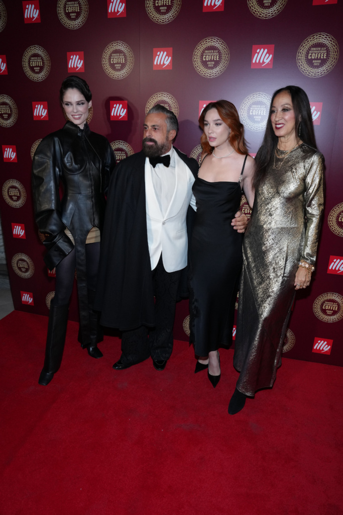Da destra Coco Rocha, Ildo Damiano, Matilda De Angelis e Pat Cleveland (Photo by Bennett Raglin/Getty Images for illy)