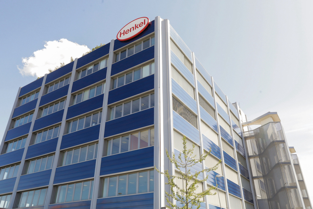 Henkel Italia ha trovato un equilibrio tra la flessibilità dello smart working chiesto dai dipendenti e l’importanza di vivere la socialità dell’ufficio, che stimola la collaborazione e l’innovazione