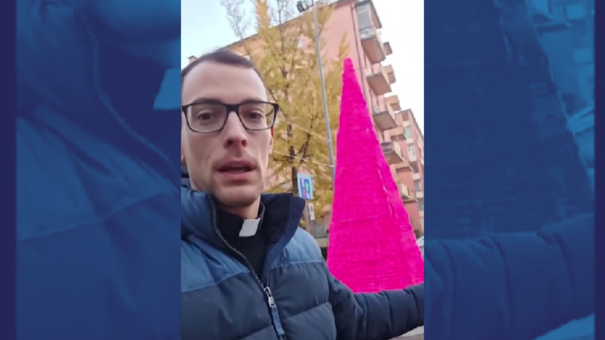 Albero di natale prete verona (1)