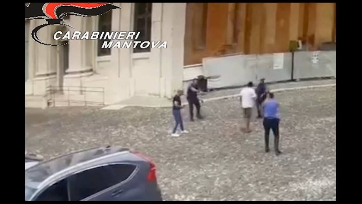 terrore a mantova taser