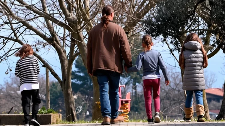Famiglia nel bosco, ora basta: restituite quei bambini ai genitori