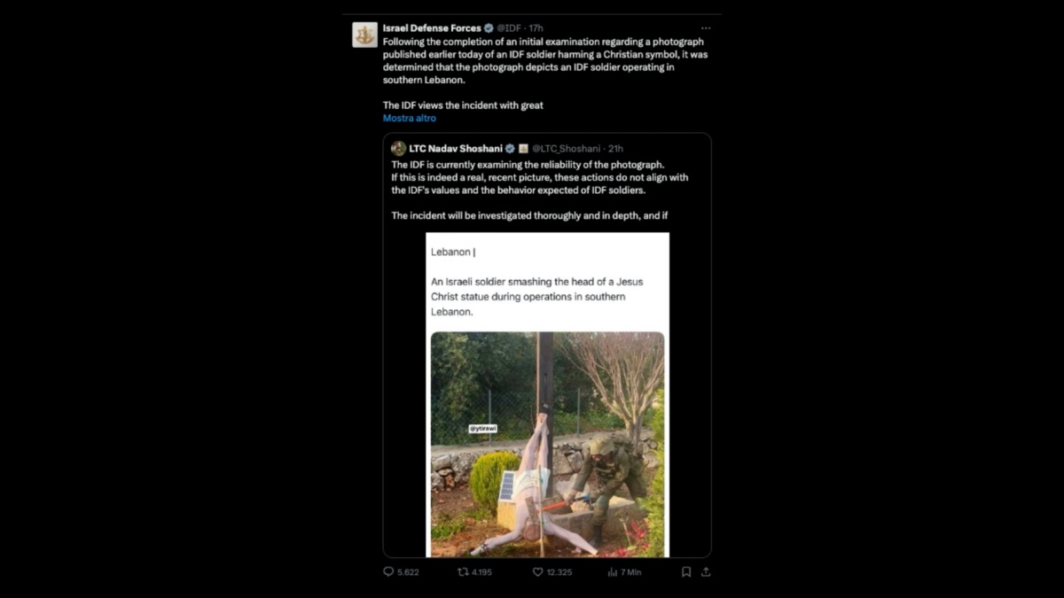 Soldato israeliano distrugge statua Gesù