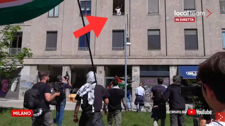 Dalla finestra fa il saluto romano contro i Pro Pal. È caos: “Scendi fascista di m***”