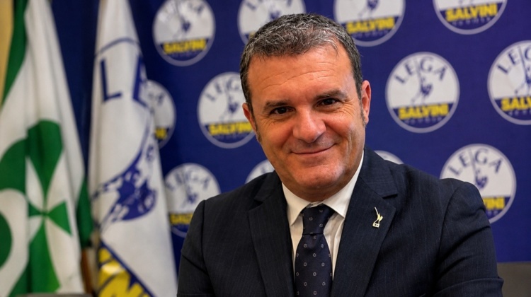 Pavia, la Lega sceglie il commissariamento: in arrivo Centinaio dopo il caos Vigevano