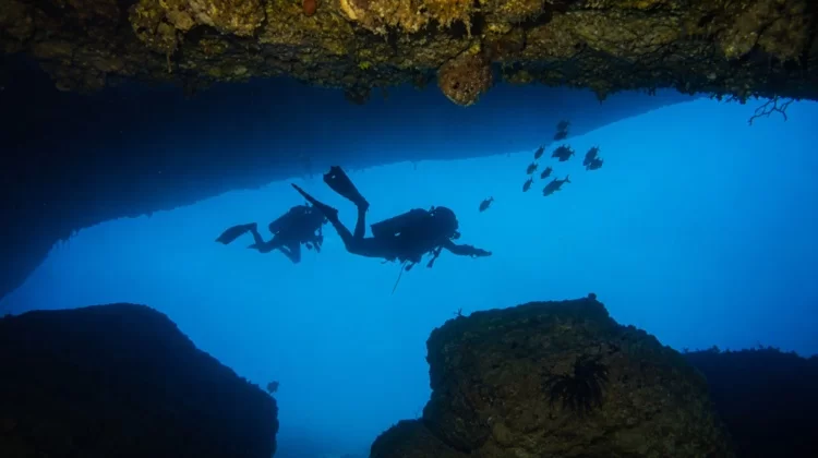 “Si sono persi in grotta”, “Erano oltre il consentito”. Strage alle Maldive: morto un sub delle ricerche