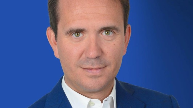 Elezioni, Forza Italia non ha dubbi: “Vannacci miglior alleato del campo largo”. Più cauta FdI: “Non confondere Politiche e Comunali”