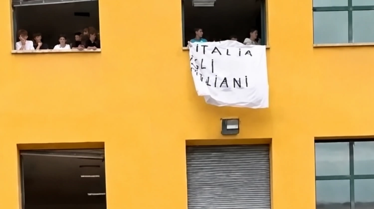“Italia agli italiani”. La repressione a scuola piace solo contro i destri