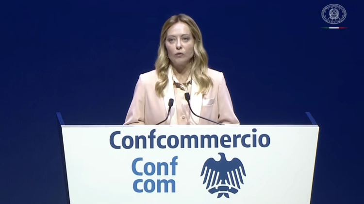 Meloni promette: “Adesso tagliamo le tasse al ceto medio”