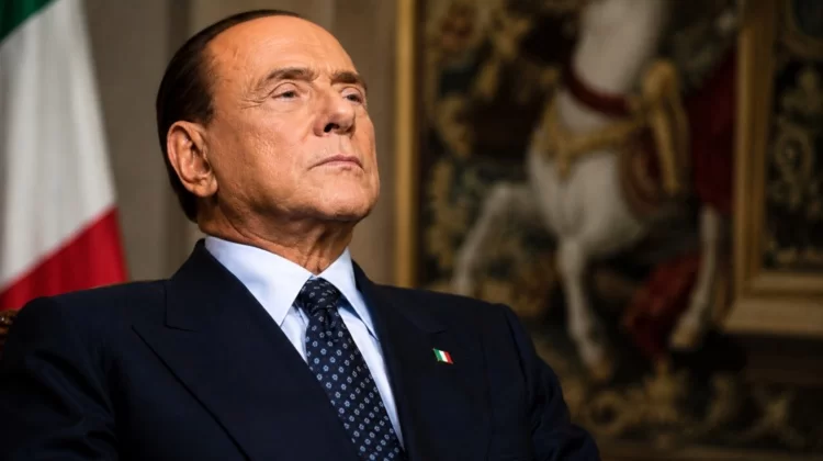 Come faccio a spiegare chi era Silvio Berlusconi
