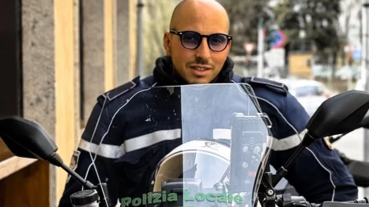 Milano, agente della Polizia locale muore durante l’inseguimento di un Suv: ipotesi speronamento