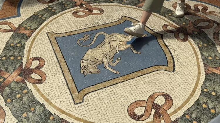Toro della Galleria, ritocchini conclusi  dopo le polemiche. Il restauratore: “Seguite le direttive del Comune”
