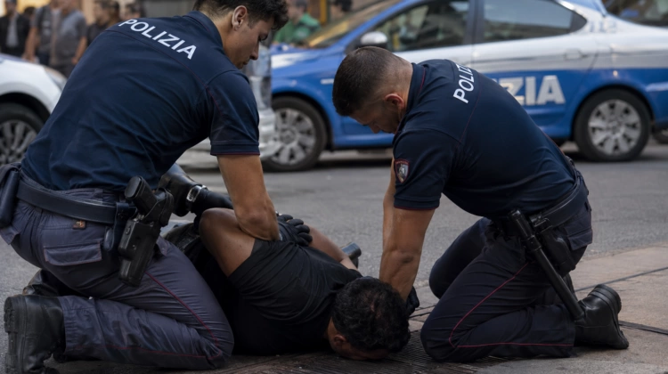 Fakir, quando un intervento esemplare della polizia è sotto accusa