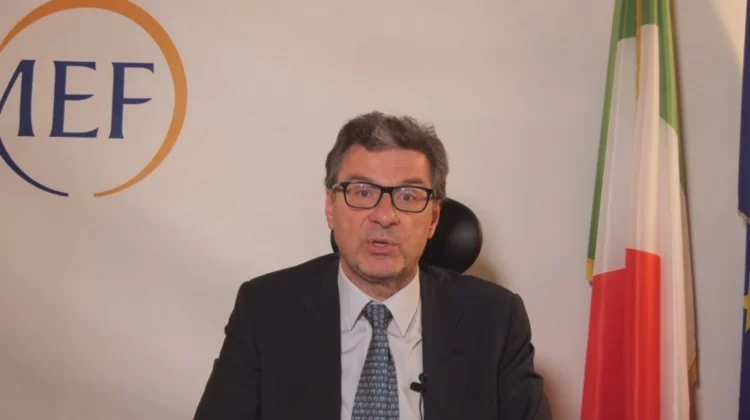 Giorgetti alle assicurazioni: “Profitti record, aspettatevi la batosta!”
