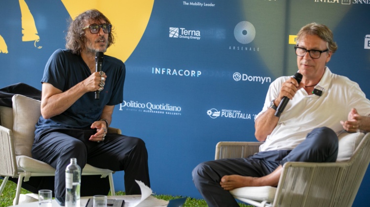 “Meloni si sveglia tardi”, “Sei l’uomo di Schlein”. Scontro Porro-Cruciani nella Zuppa