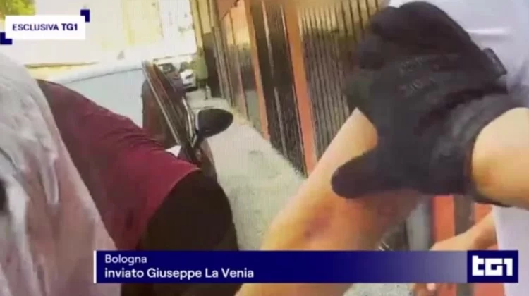 Fakir a contatto con un’altra persona: ecco il video della bodycam dei poliziotti