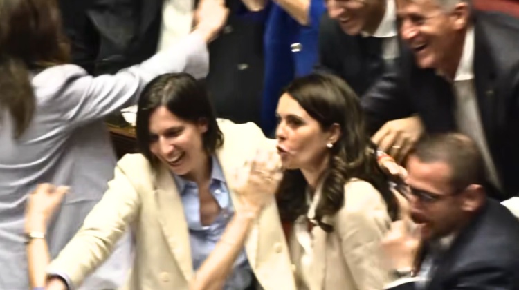 Voi che esultate siete una massa di ipocriti