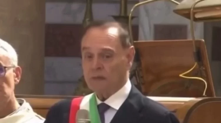 “Sono malato, pregate per me”. L’annuncio di Mastella in chiesa
