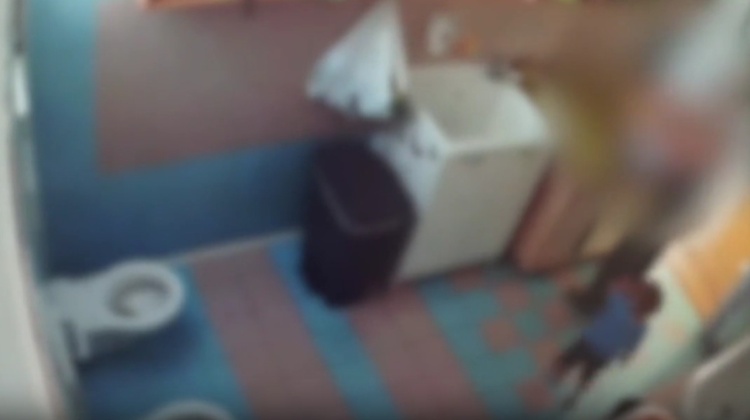 Maltrattamenti nel nido in Brianza, emergono dettagli shock: anche baci sulla bocca ai bambini