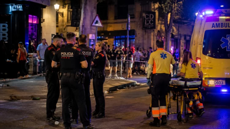 Violenta aggressione fuori da un locale a Barcellona, 21enne italiano in coma farmacologico