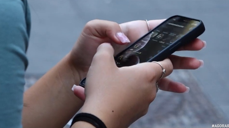 Una generazione di schiavi del telefonino. Meglio un sano Nokia 3310