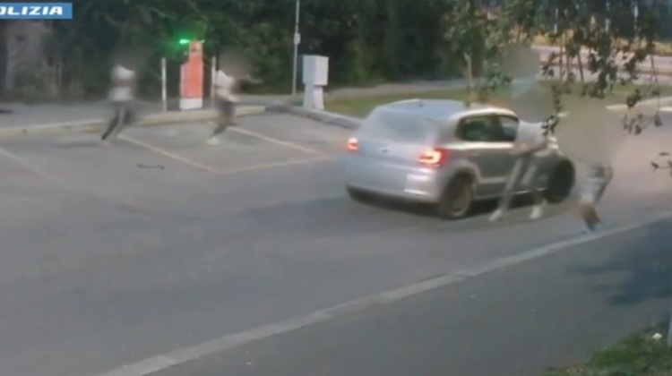 Crema, follia in strada: egiziani aggrediscono due 16enni a colpi di machete