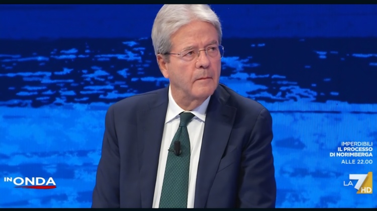 “L’Italia non può tirarsi indietro. Chiedete a Orban”. Le “minacce” di Gentiloni al governo