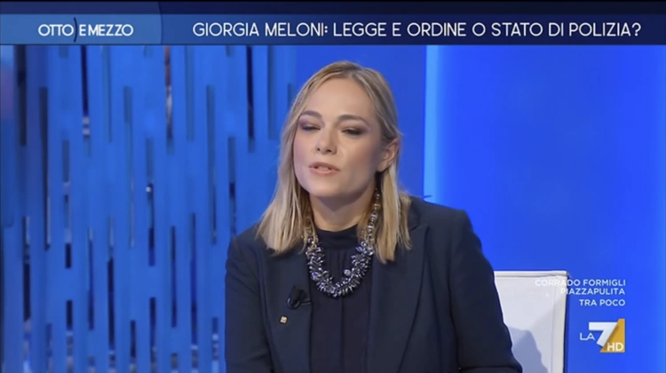 “Era a capo di un corteo violento”. Ira La Russa: querelata l’ospite di Gruber
