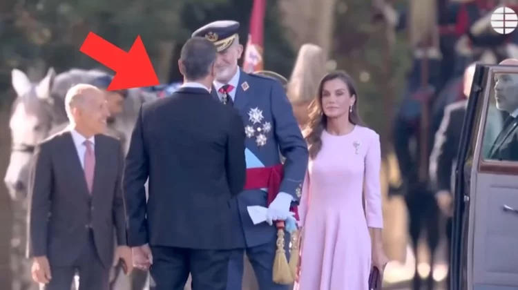 “Chiuso in auto fino all’ultimo per evitare i fischi”. Ma poi Sanchez viene sommerso di insulti