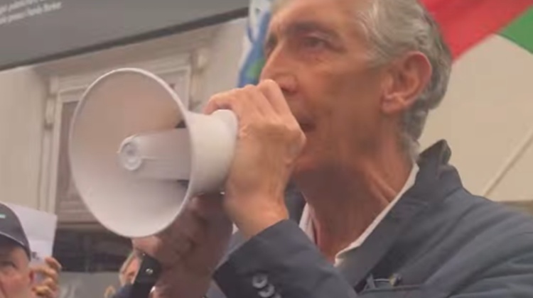 Futuro Nazionale in piazza a Milano dopo le violenze: “I 500 militari? Inutili se non possono intervenire”