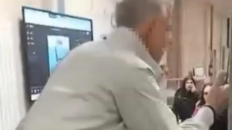 Viva il prof che tira uno schiaffo allo studente okkupante