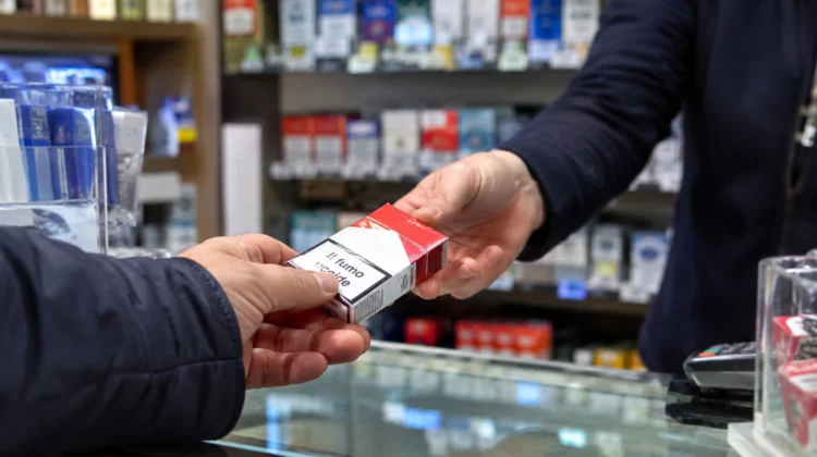 Sigarette, la stangata continua: altri 25 centesimi nel 2027