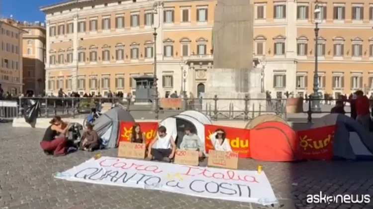 Gli studenti accampati in tenda? Li paga la Cgil